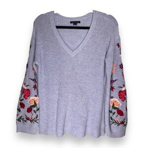 American Eagle Embroidered Floral Sleeve Sweater Size Small